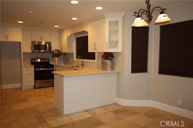 Building Photo - 112 Avenida Verde