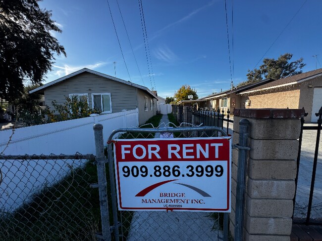 Foto del edificio - 1122 Magnolia Ave W