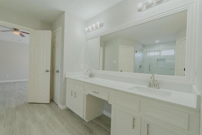 Building Photo - 15506 Alderete Dr
