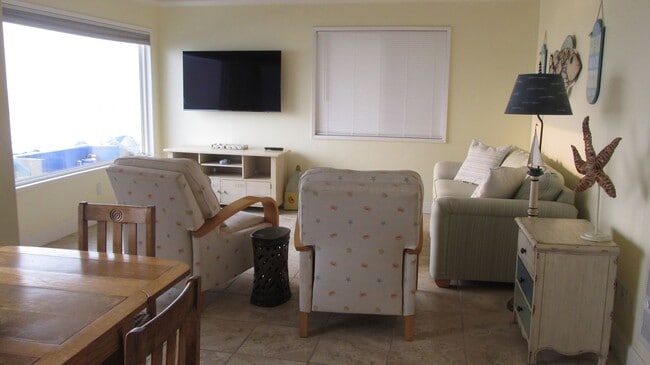 Foto del edificio - FOR SALE/ OCEAN FRONT/ $825K