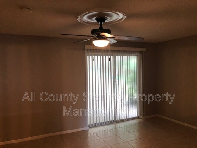 Foto del edificio - 104 W Hillcrest St