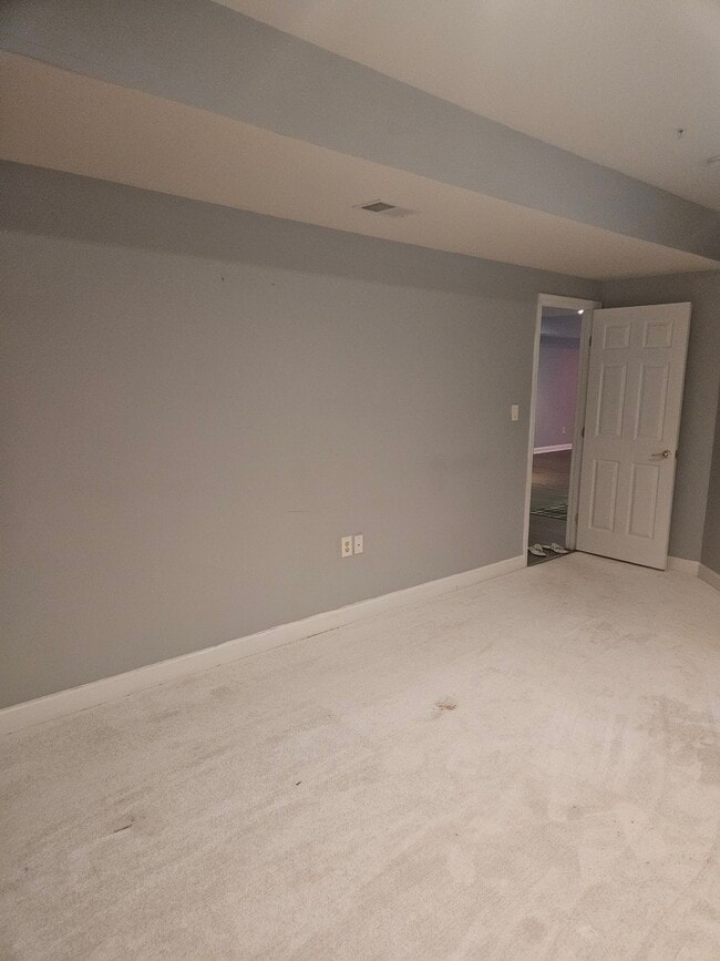 Building Photo - 2604 Somerton Ct