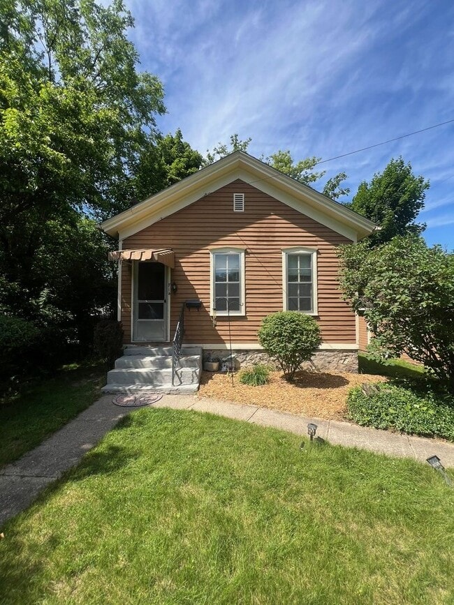 Adorable Home in the Heart of West Ann Arbor - Adorable Home in the Heart of West Ann Arbor