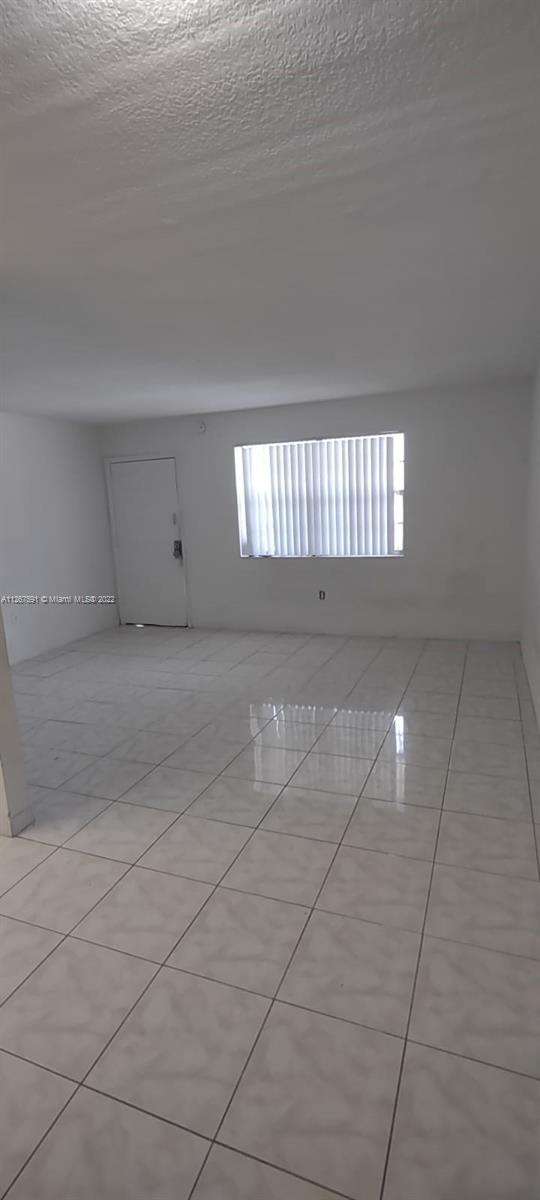 Foto del edificio - 301 NW 177th St