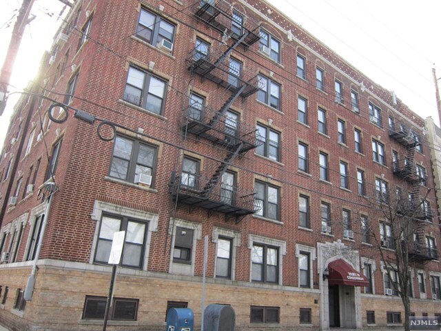 Building Photo - 301 79th St