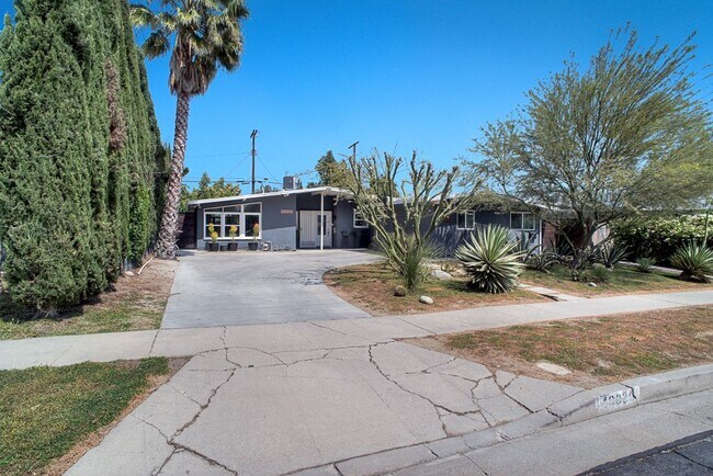 Building Photo - 10830 Paso Robles Ave