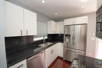 Building Photo - Downtown Lafayette Living!