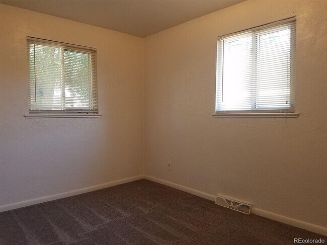 Foto del edificio - 6105 S Sterne Pkwy