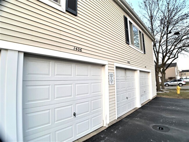 Building Photo - 1406 Cove Dr