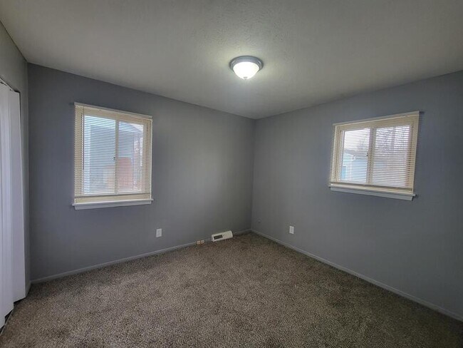 Building Photo - 4405 E 156th St