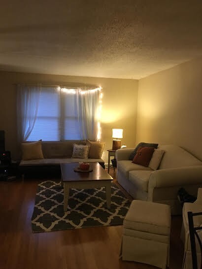 Foto del edificio - 4 bedroom house on the west side of Iowa C...