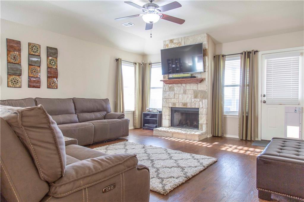 Foto principal - 1907 Ripple Creek Ct