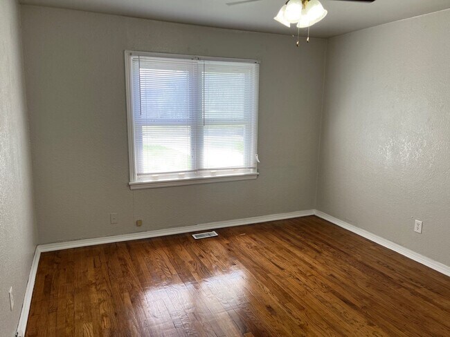 Foto del edificio - 3 bed 2 bath -Edmond (Danforth and Blvd)