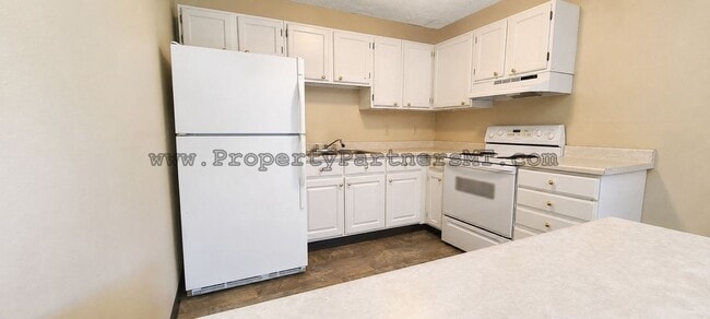 Building Photo - 504 S 20th Ave