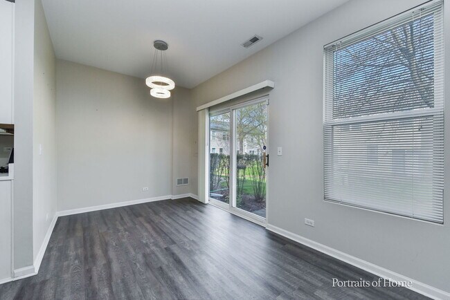Foto del edificio - 680 Meadowridge Dr