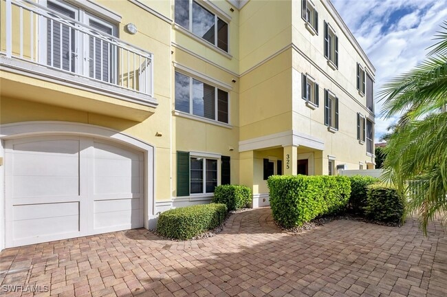 Building Photo - 325 3rd St S