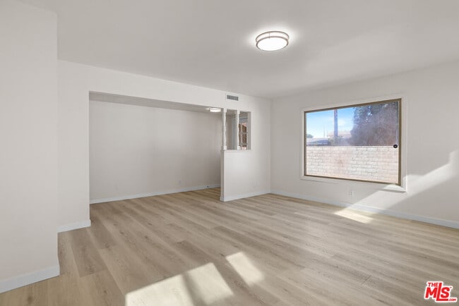 Foto del edificio - 20464 Elkwood St