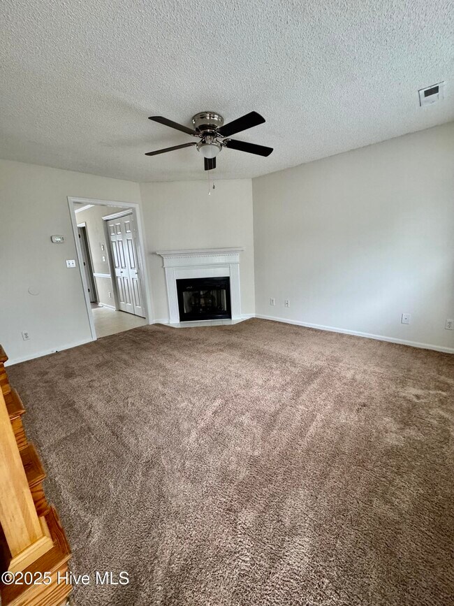 Foto del edificio - 3930 Sterling Pointe Dr