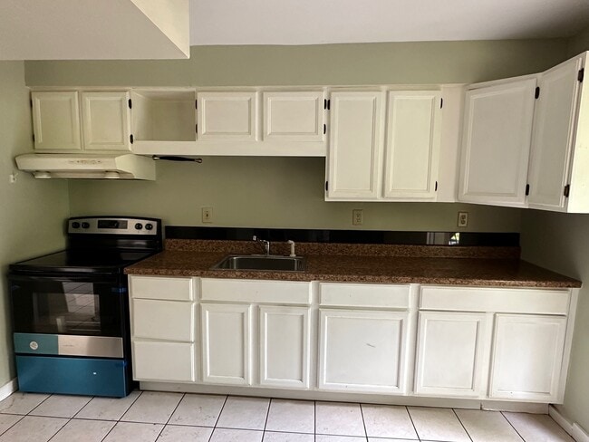 Building Photo - 445 Cedar Dr