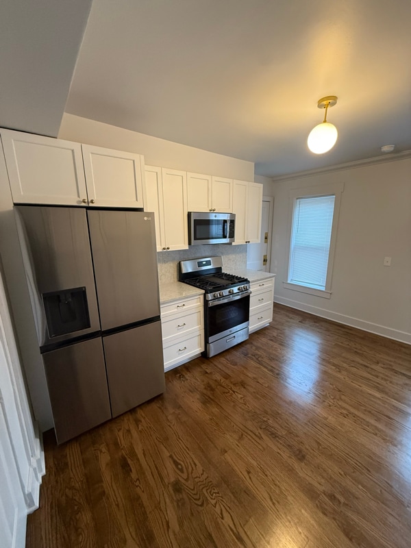 Building Photo - 705 N Damen Ave