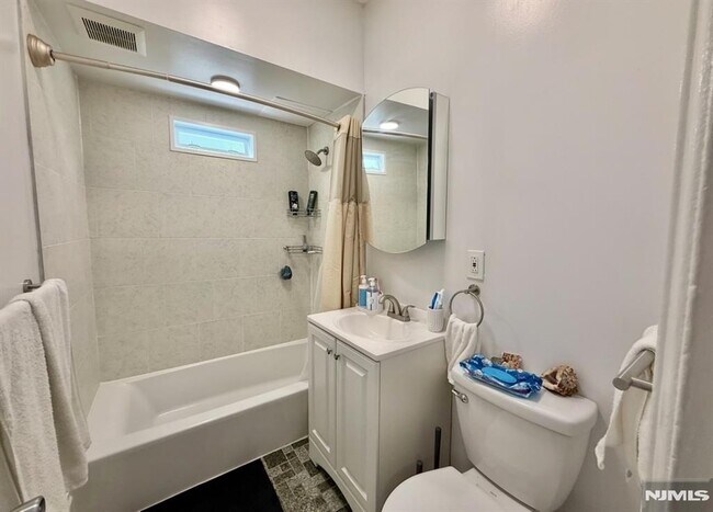 Foto del edificio - 616 Frank E Rodgers Blvd N