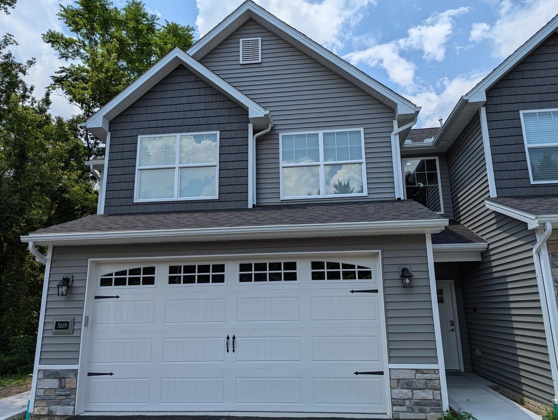 Olander Village Apartments in Sylvania, OH