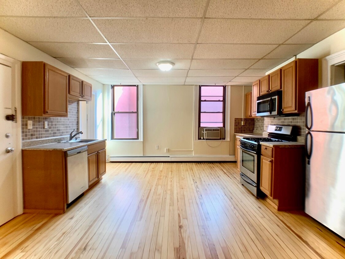 329 Grand St Unit 3, Hoboken, NJ 07030 Room for Rent in Hoboken, NJ