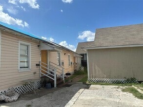 Building Photo - 4201 Chapman St