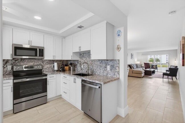 Building Photo - 2054 Exeter C