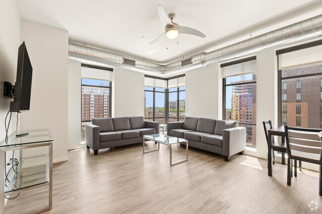 4E 6HAB, 6BA - 1,184 ft² - Sala de estar - Vic Village North