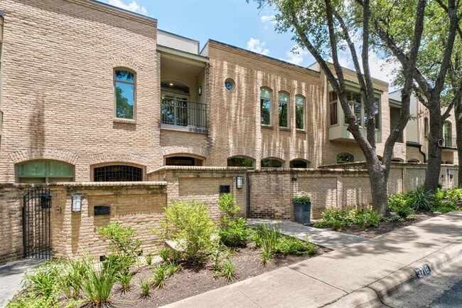 Building Photo - 3718 Bridle Path