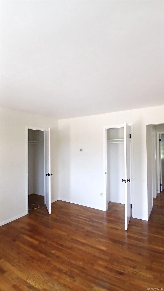 Foto del edificio - 18 Waldron Ave