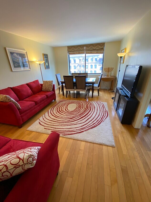 Living Room - 275 96th W St