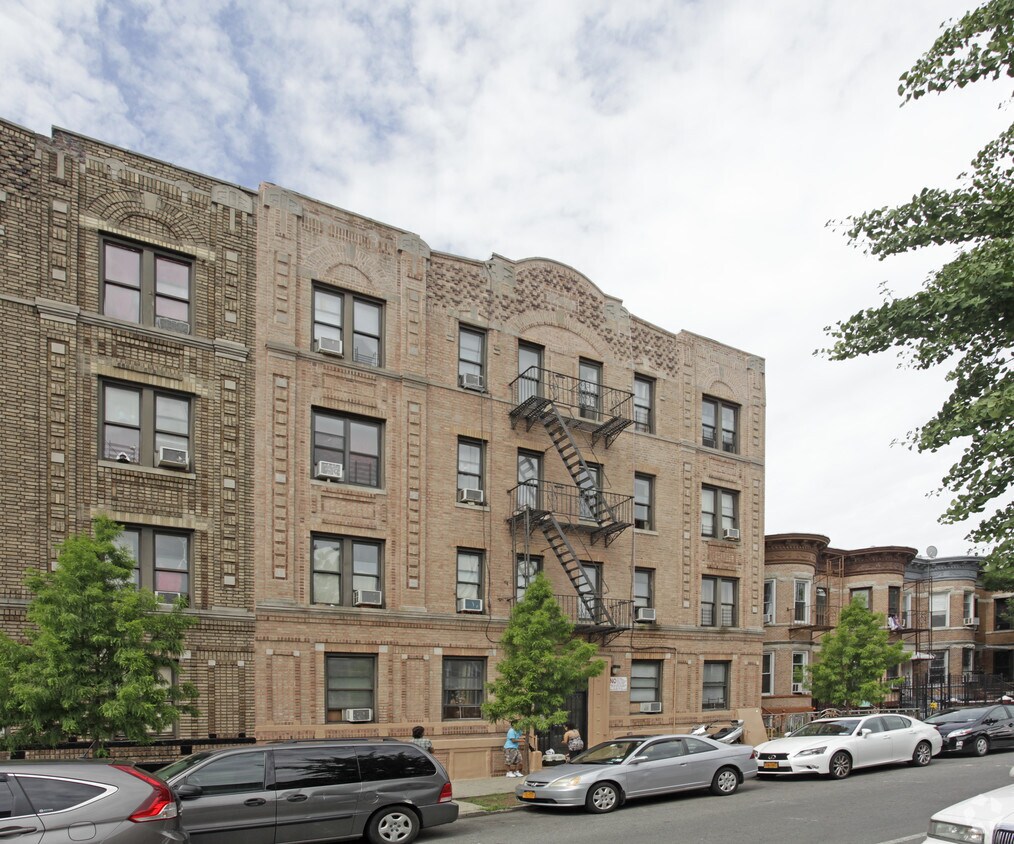 Building Photo - 832 42nd St