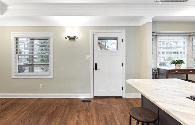 Foto del edificio - 986 Smith Ave