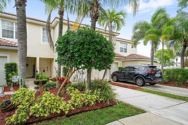 Building Photo - 9663 Lago Dr