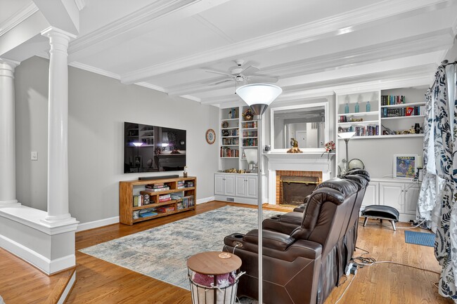 Building Photo - 401 N Lombardy St