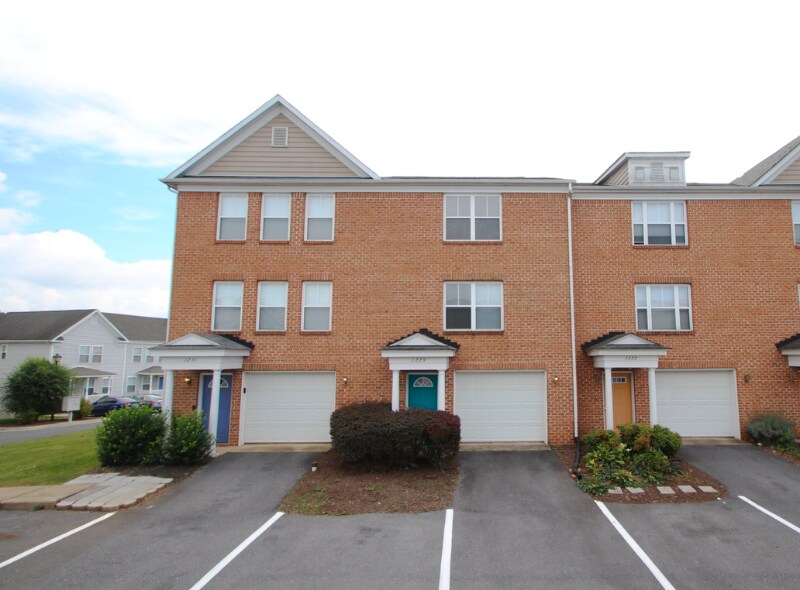 Primary Photo - 1229 Old Richmond Circle
