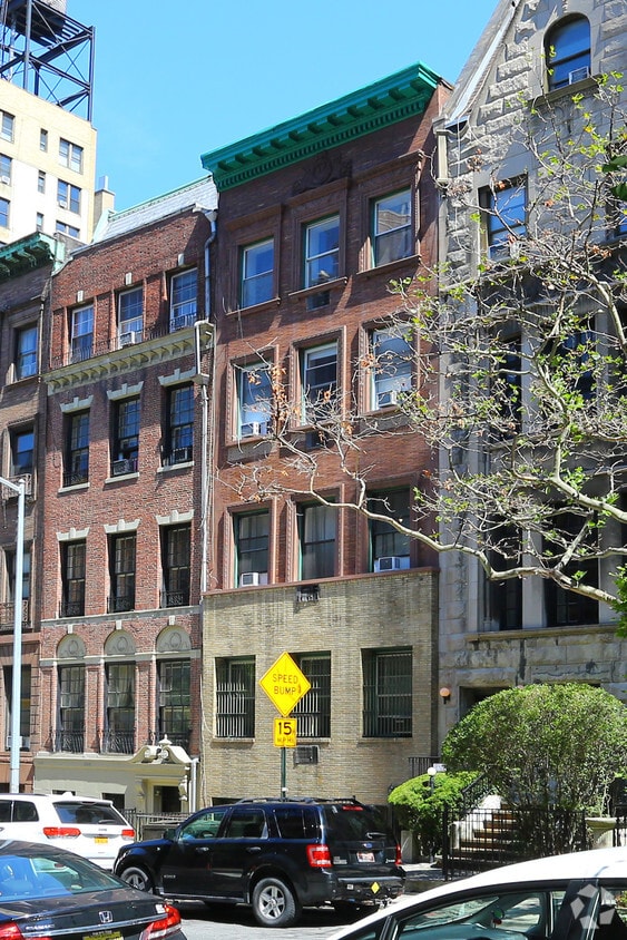 Primary Photo - 315 W 75th St