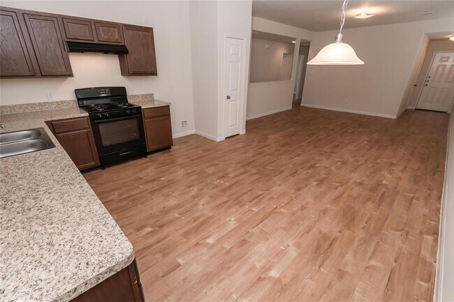 Building Photo - 5703 S Brenwood Dr