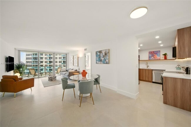 Foto del edificio - 5151 Collins Ave