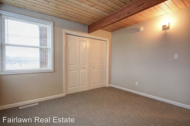 Building Photo - 2 br, 1 bath Apartment - 906 S. Vine St.