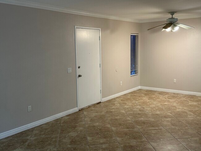 Foto del edificio - 18350 Hatteras St