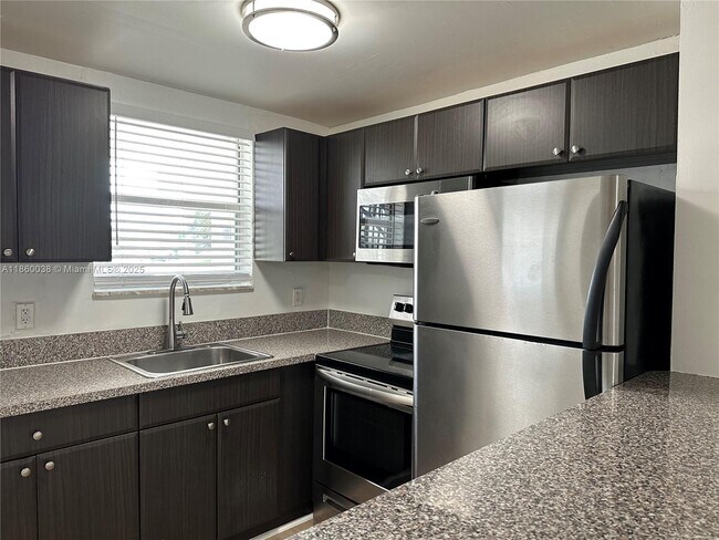 Foto del edificio - 5661 SW 36th Ct