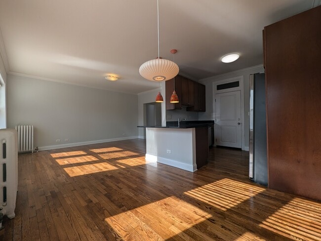 Foto del edificio - 722 W Addison St