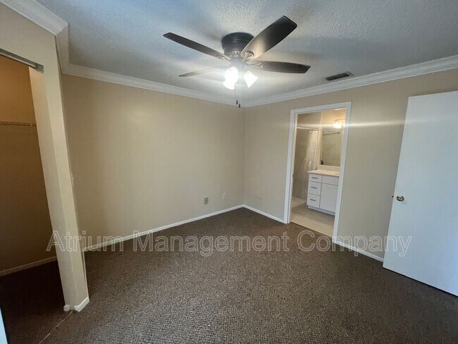 Building Photo - 2561 Grassy Point Dr