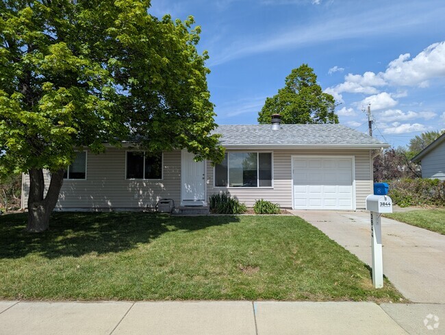 Building Photo - 3844 Blue Grouse Dr