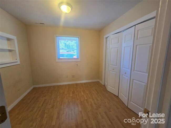 Building Photo - 105 A Kluttz St
