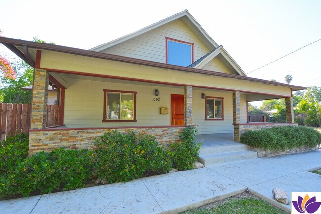 Building Photo - 1093 Avoca Ave