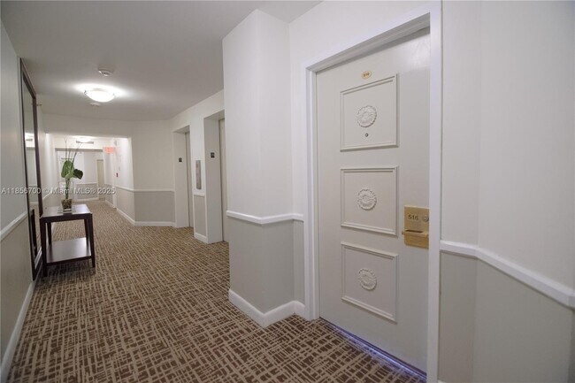 Foto del edificio - 300 Three Islands Boulevard